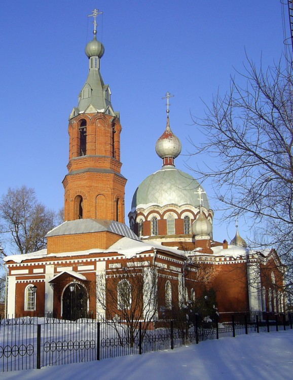 Церковь Покрова Пресвятой Богородицы, Красногорское (Красногорский район, Республика Удмуртия). общий вид в ландшафте