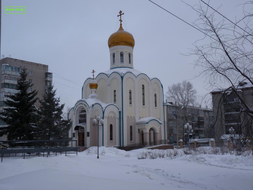 Красноярск. Церковь Луки Евангелиста. общий вид в ландшафте