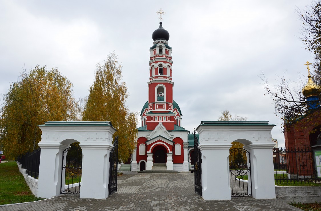 Константиново. Церковь Михаила Архангела. общий вид в ландшафте