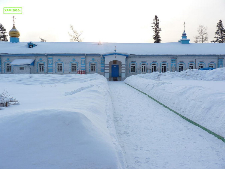 Красноярск. Успенский мужской монастырь. Церковь Успения Пресвятой Богородицы. фасады