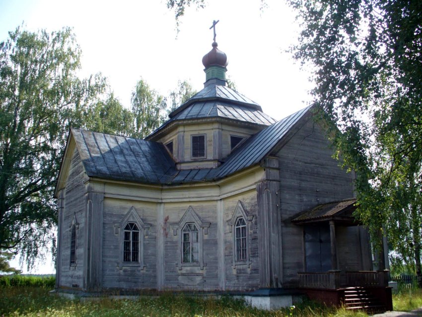 Церковь Зосимы и Савватия, Троицкое (Воскресенский район, Нижегородская область). общий вид в ландшафте, Церковь Зосимы и Савватия
