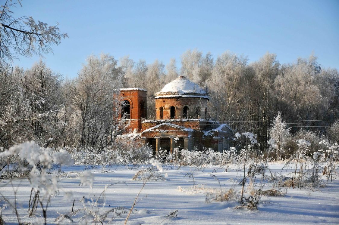 Церковь Троицы Живоначальной, Величево (Вяземский район, Смоленская область). общий вид в ландшафте