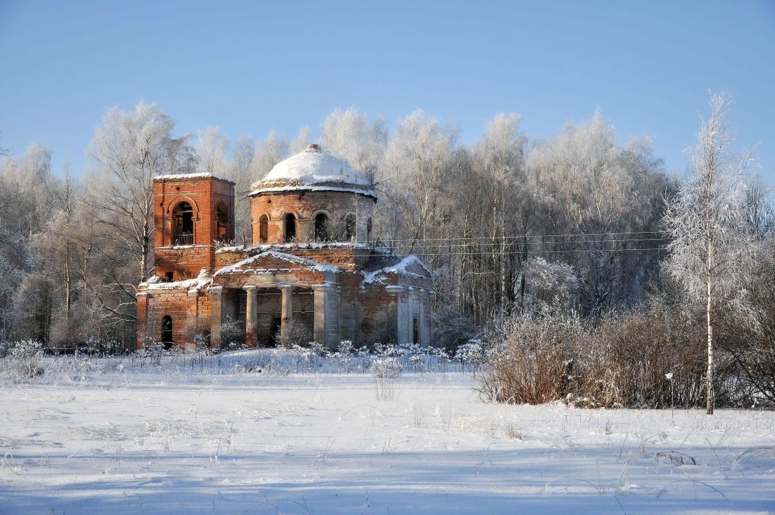 Церковь Троицы Живоначальной, Величево (Вяземский район, Смоленская область). общий вид в ландшафте
