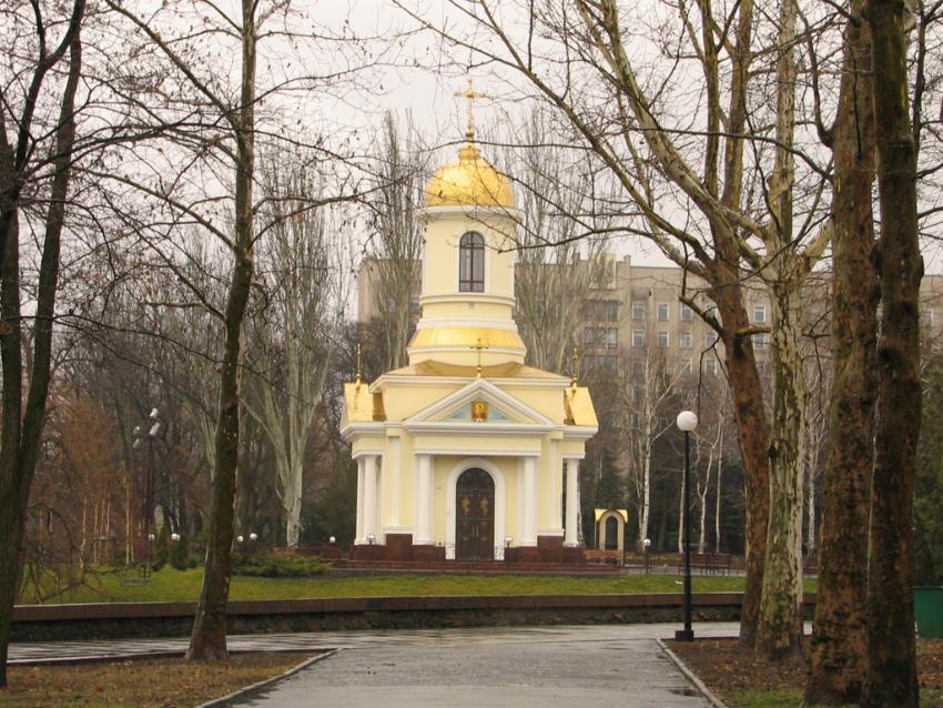 Часовня Николая Чудотворца на Соборной площади, Николаев (Николаевский район, Украина, Николаевская область). общий вид в ландшафте