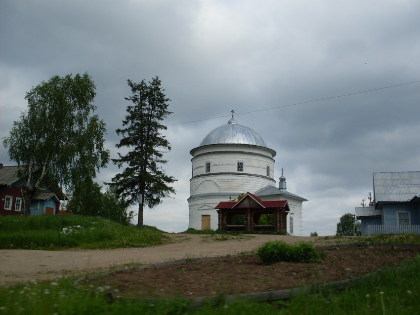Церковь Покрова Пресвятой Богородицы, Морозово (Верховажский район, Вологодская область). общий вид в ландшафте, Покровская церковь