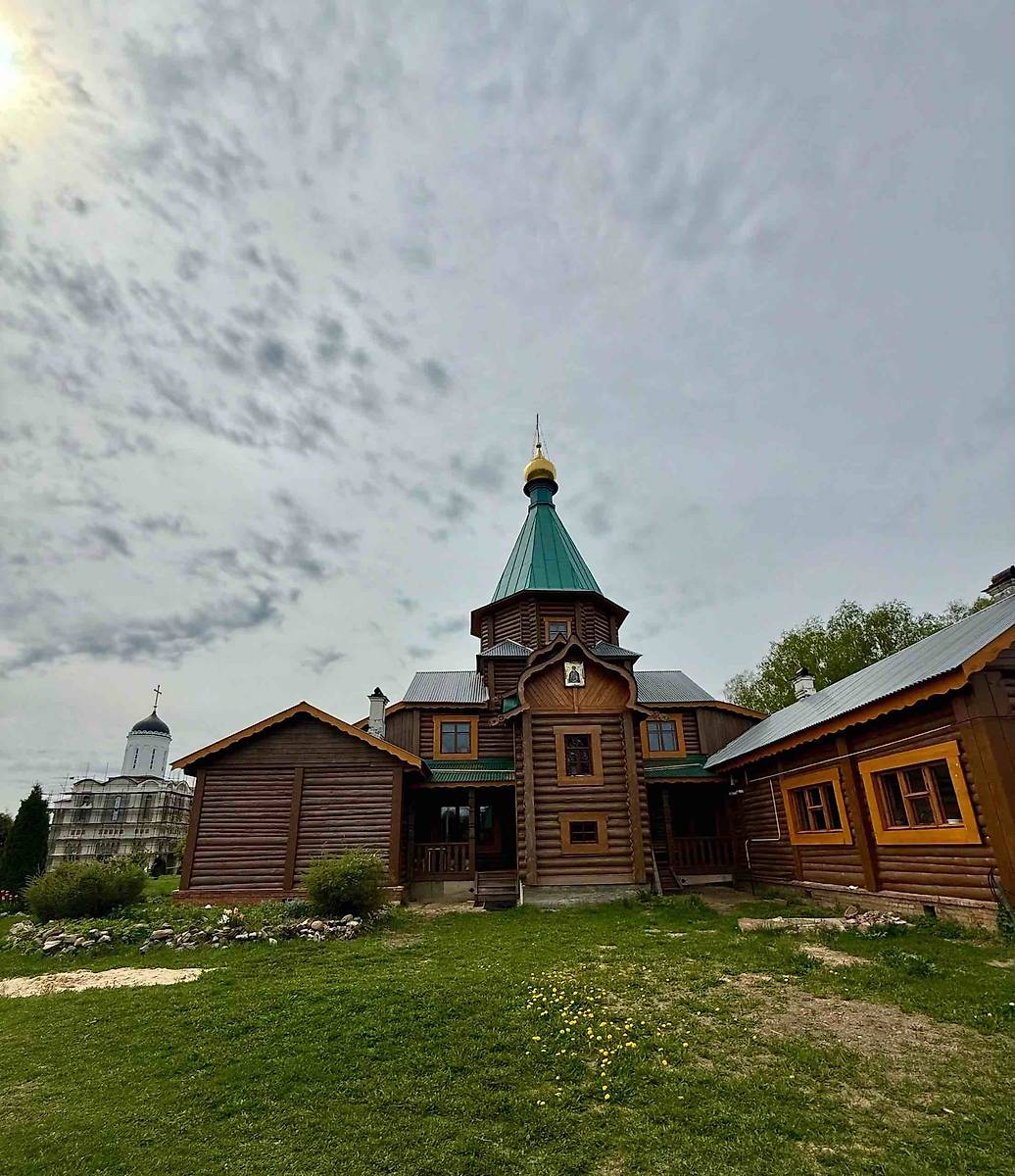 общий вид в ландшафте. Покровский на Колпи скит Троицкой Сергиевой Лавры, Матвеевка (Селивановский район, Владимирская область)