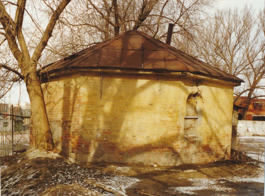 Тула. Церковь Покрова Пресвятой Богородицы при подворье Щегловского монастыря. дополнительная информация, Часовня  (?) около церкви