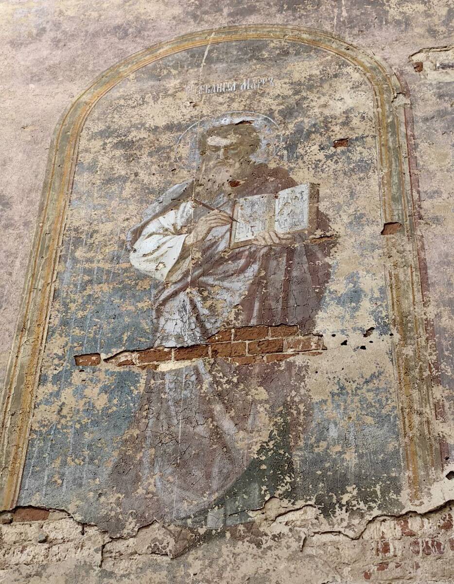 Церковь Иерусалимской иконы Божией Матери, Каркадиново (Кимовский район, Тульская область). интерьер и убранство, Сохранившаяся роспись.
Апостол и евангелист Матфей.
Центральная часть храма