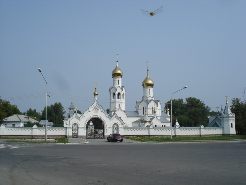 Иоанно-Предтеченский монастырь, Новосибирск (Новосибирск, город, Новосибирская область). фасады, Вид на храм и монастырь с прилегающей площади