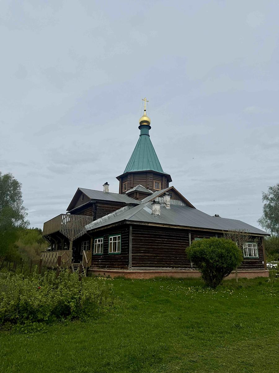 общий вид в ландшафте. Покровский на Колпи скит Троицкой Сергиевой Лавры. Церковь Троицы Живоначальной, Матвеевка (Селивановский район, Владимирская область)