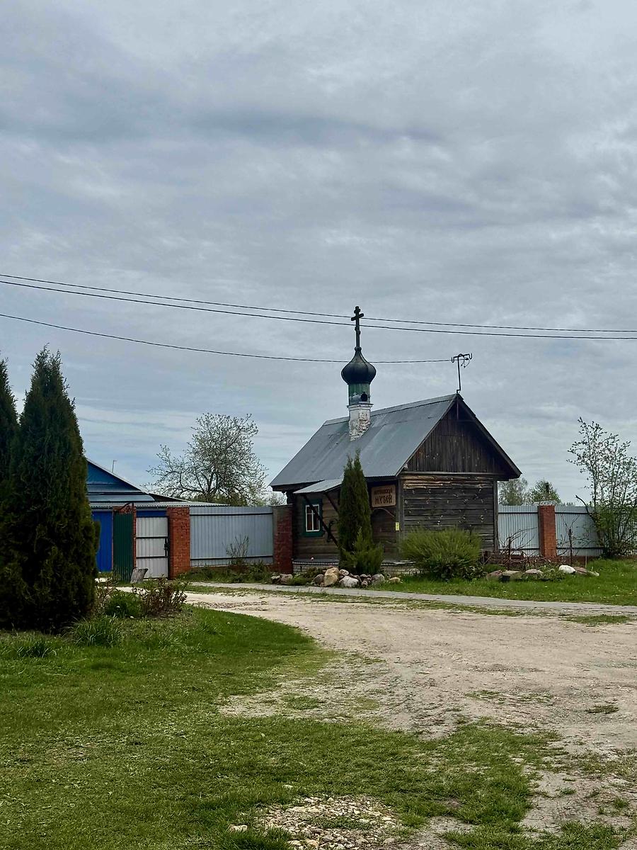 общий вид в ландшафте. Покровский на Колпи скит Троицкой Сергиевой Лавры. Неизвестная часовня, Матвеевка (Селивановский район, Владимирская область)