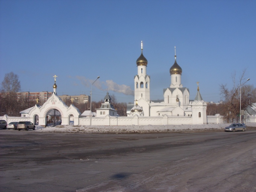 Новосибирская область, Новосибирск, город, Новосибирск. Иоанно-Предтеченский монастырь, фотография. общий вид в ландшафте, Вид на монастырь с южной стороны.