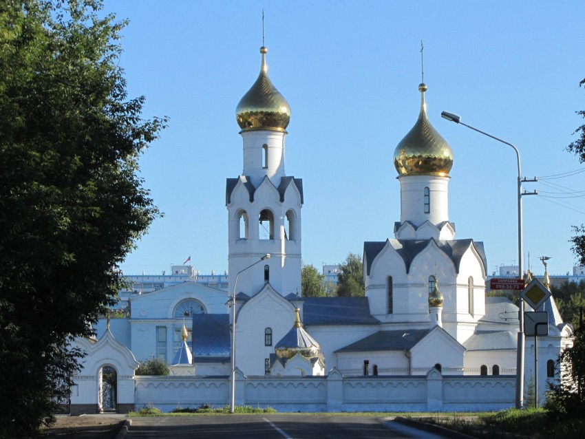 Новосибирск. Иоанно-Предтеченский монастырь. Церковь Михаила Архангела. фасады, вид с юга