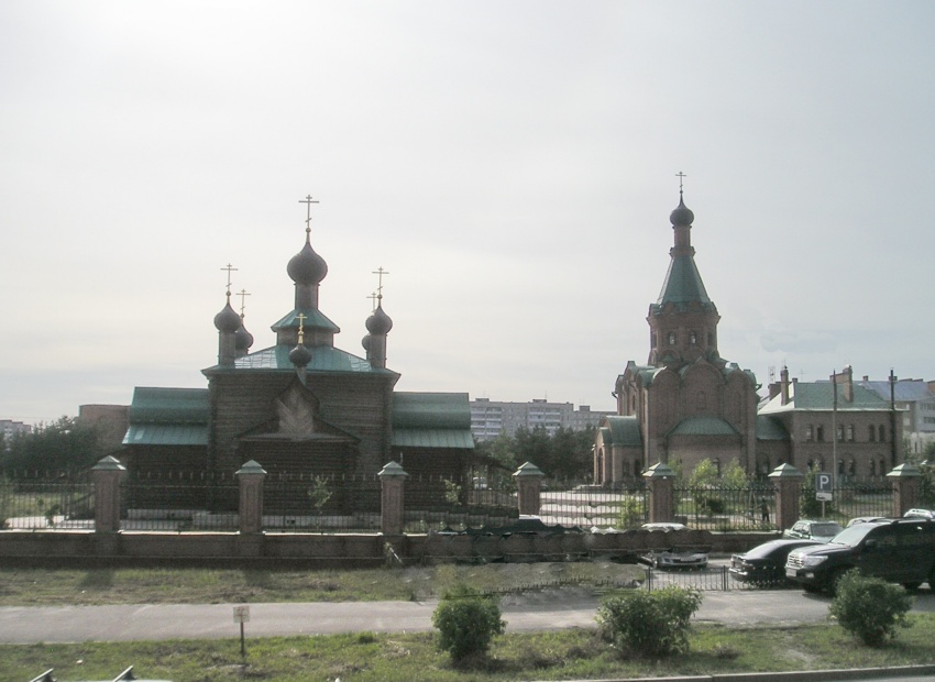 Дзержинск. Храмовый комплекс. Церкви Тихона, Патриарха Всероссийского и Новомучеников и исповедников Церкви Русской и Иоанна Предтечи. общий вид в ландшафте