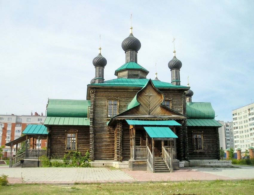 Дзержинск. Церковь Тихона, Патриарха Всероссийского и Новомучеников и исповедников Церкви Русской. общий вид в ландшафте