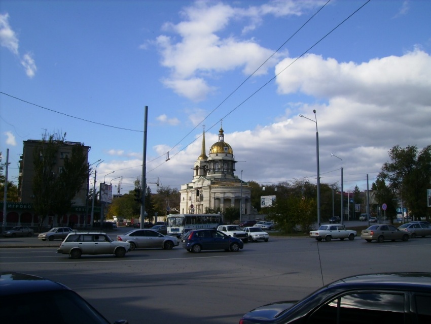 Церковь Иоанна Кронштадтского при Университете путей сообщения, Ростов-на-Дону (Ростов-на-Дону, город, Ростовская область). общий вид в ландшафте, Вид  со  стороны  РГУПС