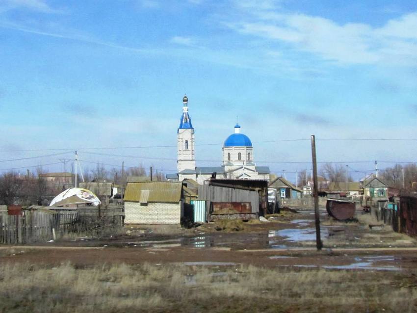 Райгород. Церковь Михаила Архангела. общий вид в ландшафте