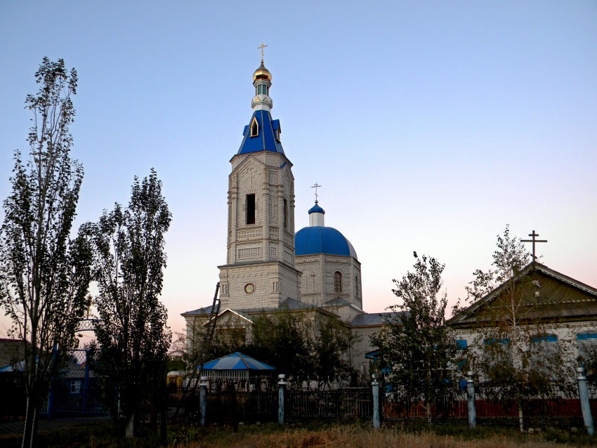 Церковь Михаила Архангела, Райгород (Светлоярский район, Волгоградская область). общий вид в ландшафте