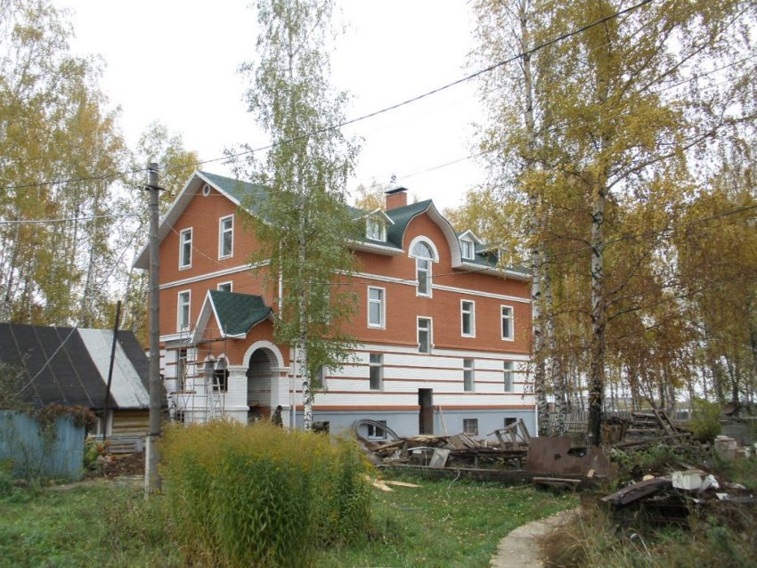 Рязань. Церковь Николая и Александры, царственных страстотерпцев. дополнительная информация, Дом причта