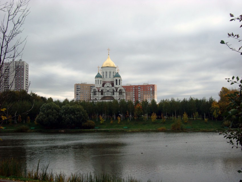 Церковь Сергия Радонежского в Солнцеве, Солнцево (Западный административный округ (ЗАО), г. Москва). общий вид в ландшафте