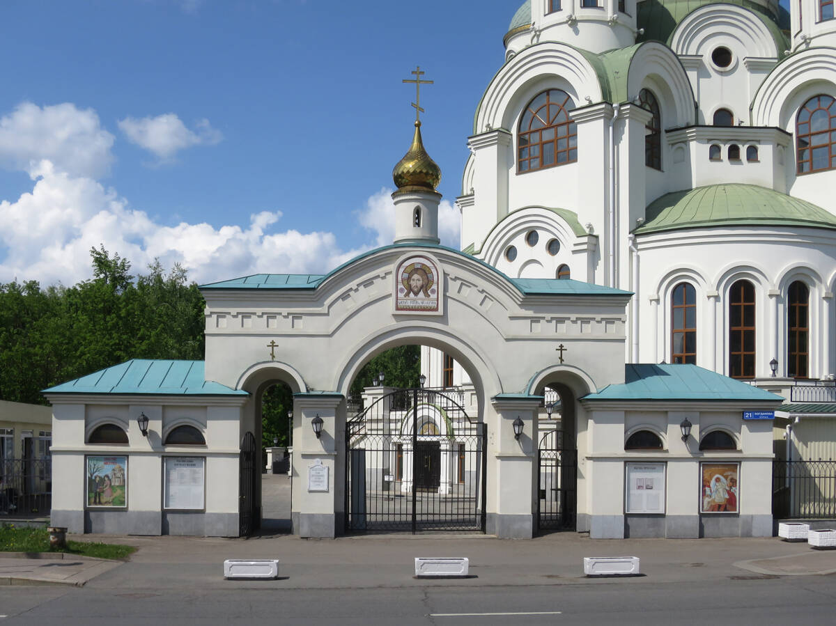 Церковь Сергия Радонежского в Солнцеве, Солнцево (Западный административный округ (ЗАО), г. Москва). дополнительная информация, Врата церковной ограды