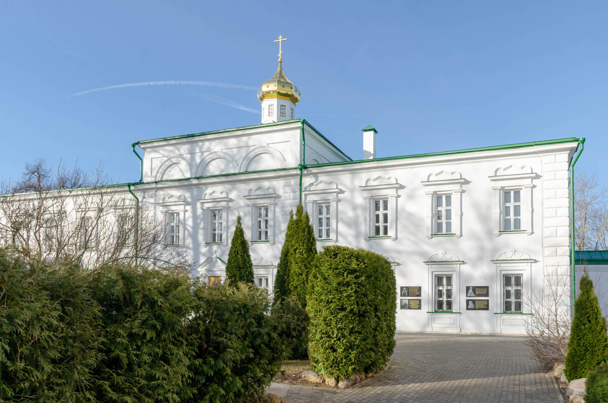 Николо-Берлюковская пустынь. Домовая церковь Всех Святых в старом настоятельском корпусе, Авдотьино (Богородский городской округ, Московская область). фасады