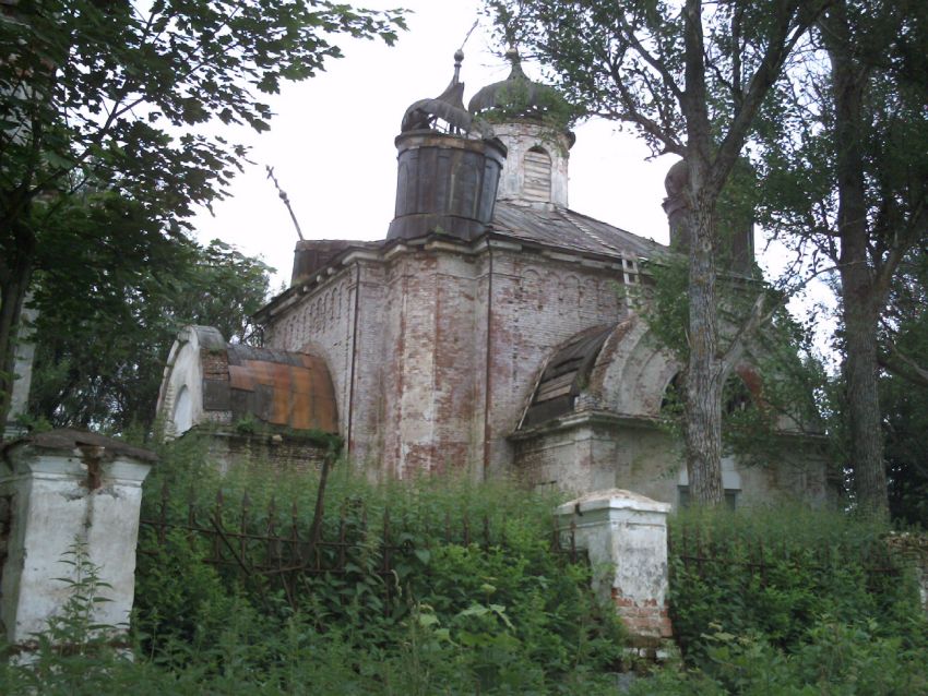 Храмовый комплекс Георгиевского погоста, Новгородка (Спировский район, Тверская область). фасады, Георгиевская церковь. Вид с северо-востока.