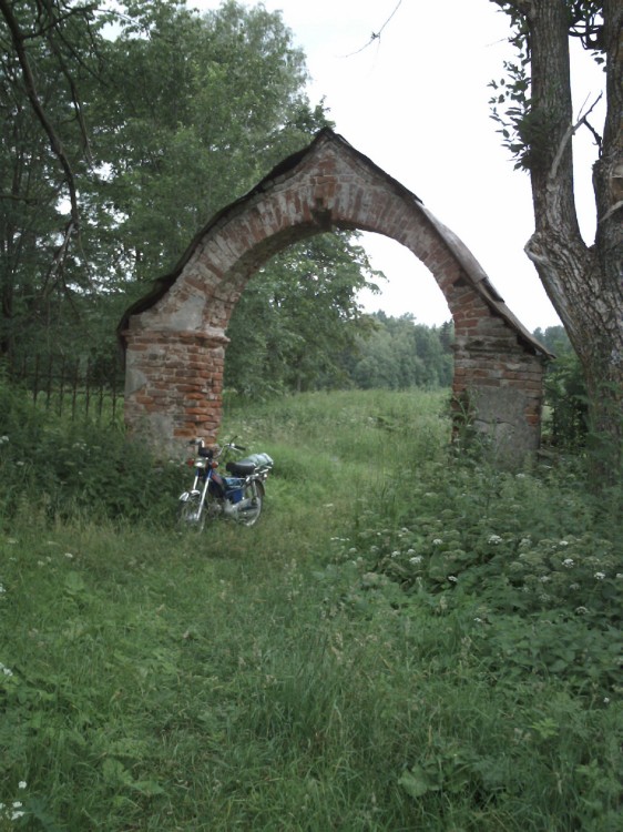 Храмовый комплекс Георгиевского погоста, Новгородка (Спировский район, Тверская область). дополнительная информация, Ворота ограды.