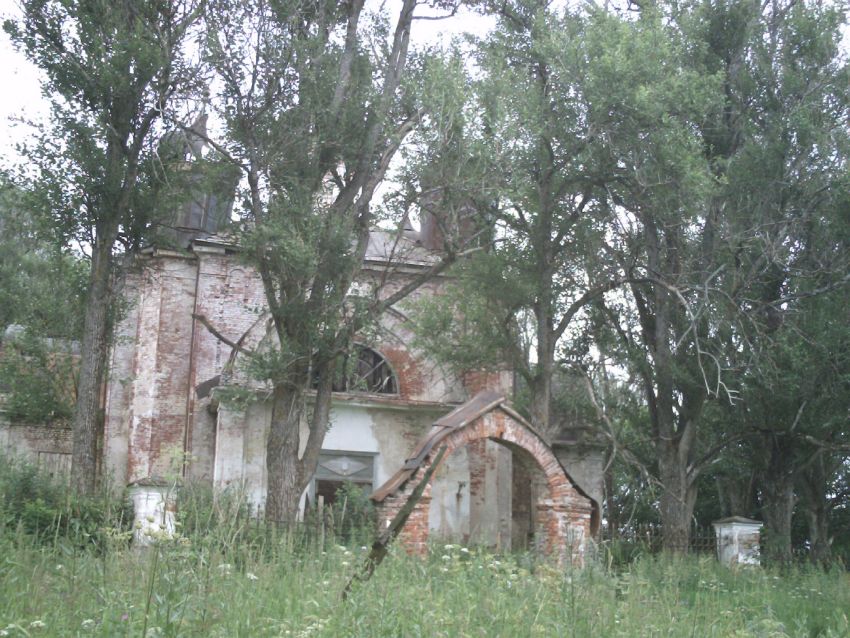 Храмовый комплекс Георгиевского погоста, Новгородка (Спировский район, Тверская область). фасады, Георгиевская церковь и ограда погоста.