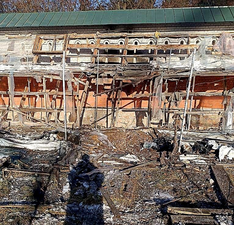 Богородице-Рождественская Глинская Пустынь, Сосновка (Шосткинский район, Украина, Сумская область). документальные фотографии, после обстрела