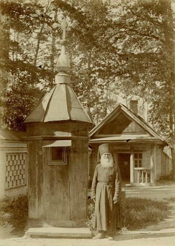 Богородице-Рождественская Глинская Пустынь, Сосновка (Шосткинский район, Украина, Сумская область). архивная фотография, Часовенный столб у Ближнего скита. Фото 1892 года