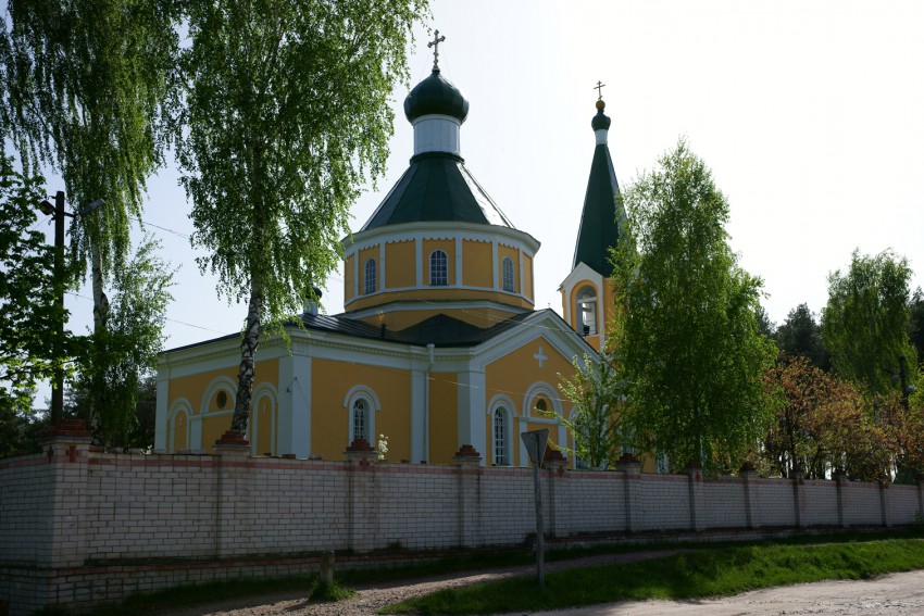 Церковь Николая Чудотворца, Прилуки (Прилуцкий район, Украина, Черниговская область). общий вид в ландшафте