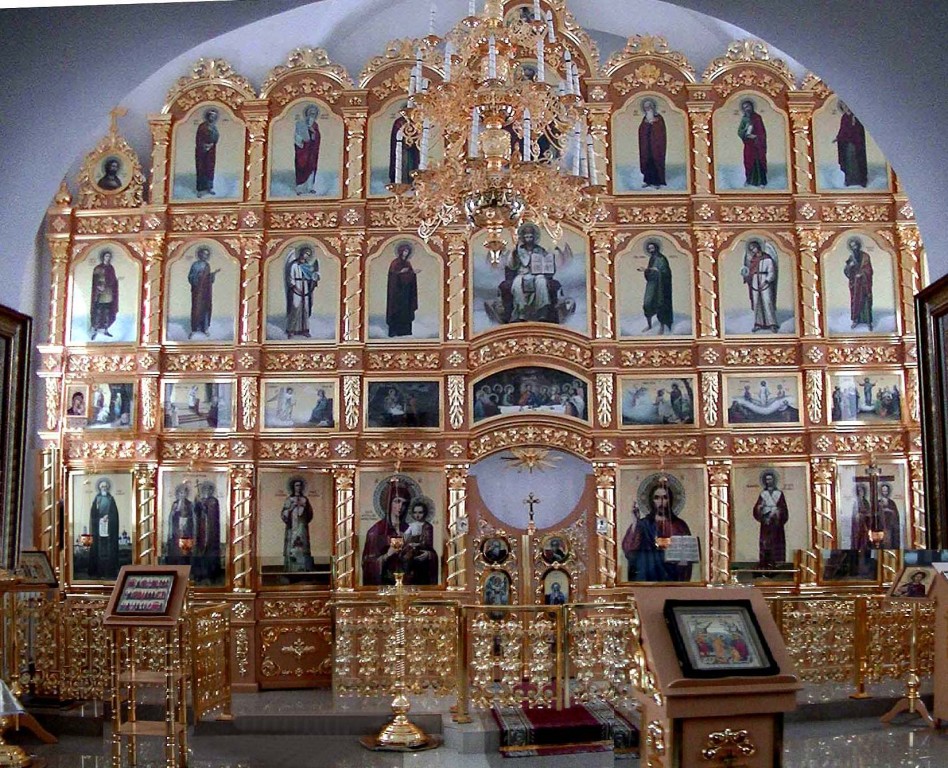 Церковь Константина и Елены, Новое Гришино (Дмитровский городской округ, Московская область). интерьер и убранство, Иконостас храма равноапостольных царей Константина и Елены