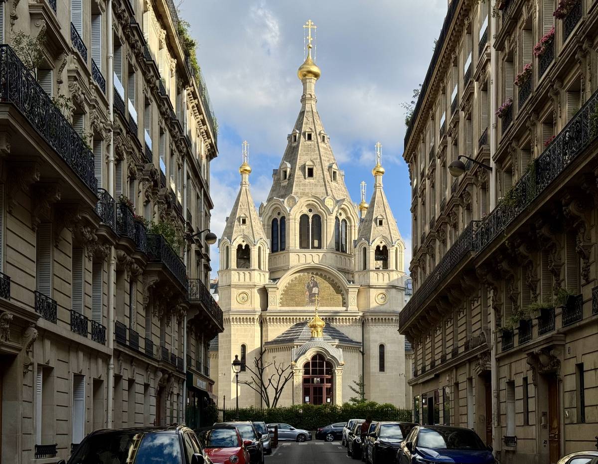 Вид в створе ул. Петра Великого, общий вид в ландшафте. Кафедральный собор Александра Невского, Париж (Франция, Прочие страны)