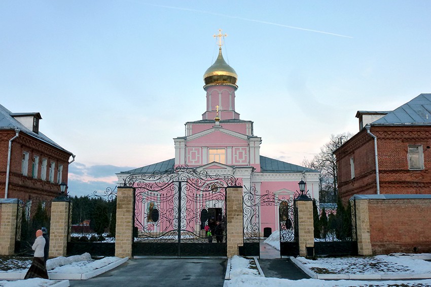 Троице-Одигитриевская Зосимова пустынь. Собор Троицы Живоначальной, Зосимова пустынь (Троицкий административный округ (ТАО), г. Москва). фасады