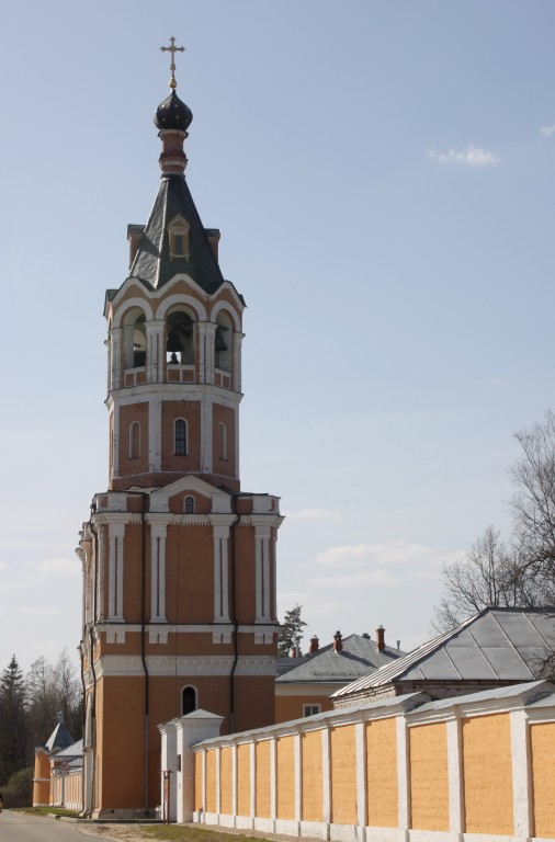 Троице-Одигитриевская Зосимова пустынь. Церковь Рождества Иоанна Предтечи в надвратной колокольне, Зосимова пустынь (Троицкий административный округ (ТАО), г. Москва). фасады, Вид с востока