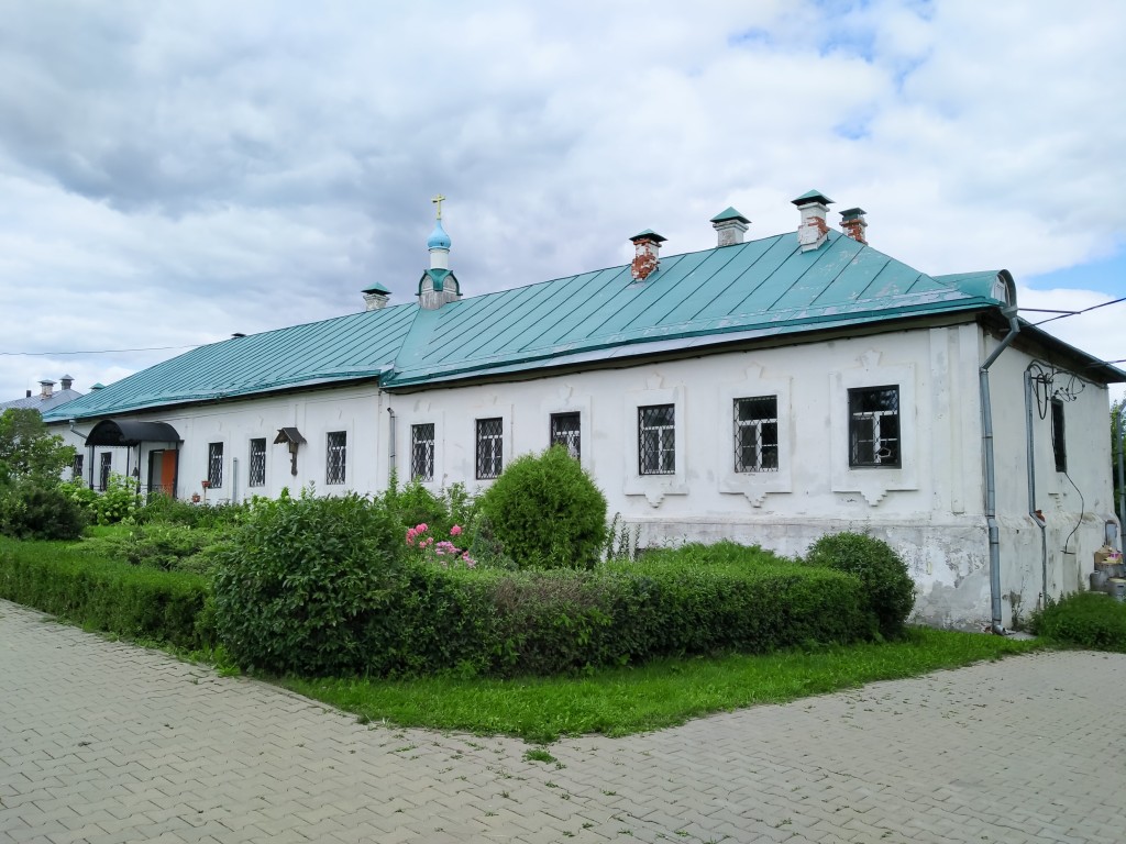 Успенский Колоцкий монастырь. Домовая церковь Елисаветы Феодоровны в келейном корпусе, Колоцкое (Можайский городской округ, Московская область). фасады