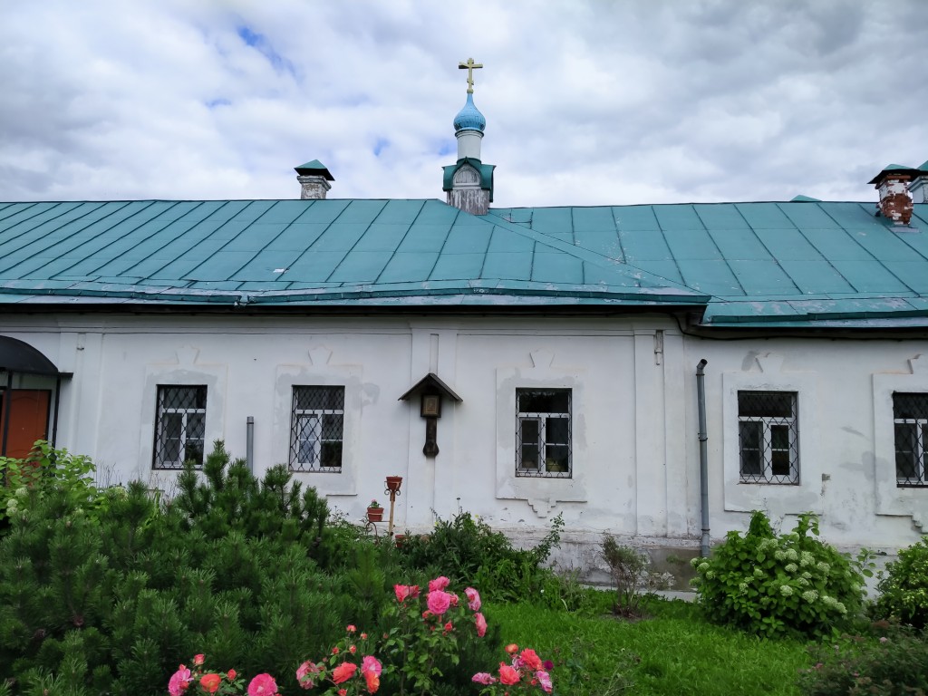 Успенский Колоцкий монастырь. Домовая церковь Елисаветы Феодоровны в келейном корпусе, Колоцкое (Можайский городской округ, Московская область). фасады