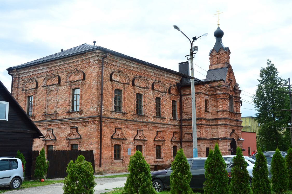 Куровское. Спасо-Преображенский Гуслицкий монастырь. Церковь Царственных страстотерпцев в трапезном корпусе. художественные фотографии