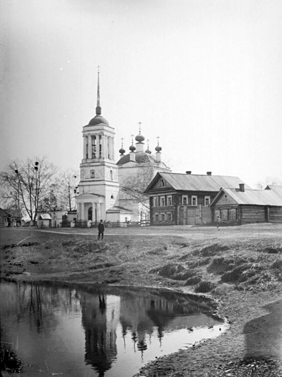 Бор. Церковь Успения Пресвятой Богородицы. архивная фотография, «Альбом ‘Волга от истока до Каспия’».1894г. село Мухино (рядом с селом Бор).Общий вид Успенской церкви (вотчина Екатерины Дмитриевны Муравьевой).