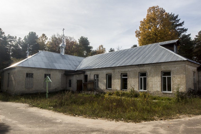 Бор. Церковь Покрова Пресвятой Богородицы (временная). фасады