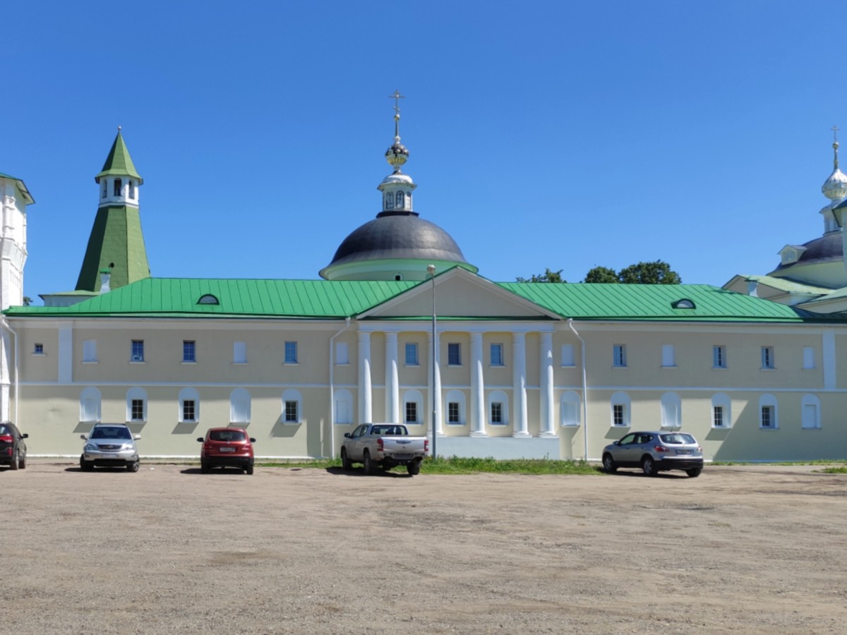 Николо-Пешношский монастырь. Церковь Димитрия, митрополита Ростовского, в больничном корпусе, Луговой (Дмитровский городской округ, Московская область). архитектурные детали