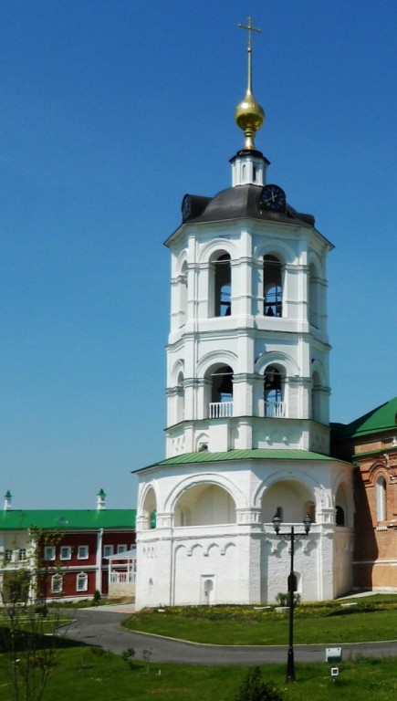 Николо-Пешношский монастырь. Церковь Мефодия Пешношского в колокольне, Луговой (Дмитровский городской округ, Московская область). фасады