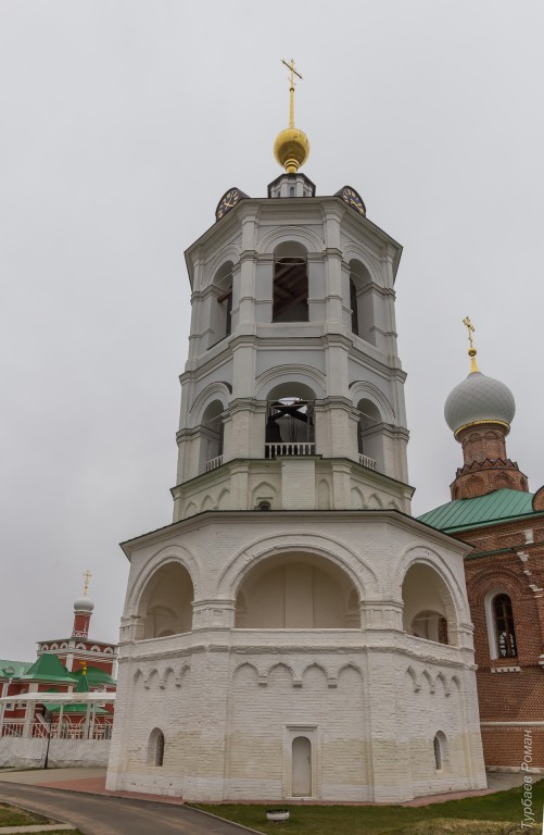 Луговой. Николо-Пешношский монастырь. Церковь Мефодия Пешношского в колокольне. фасады