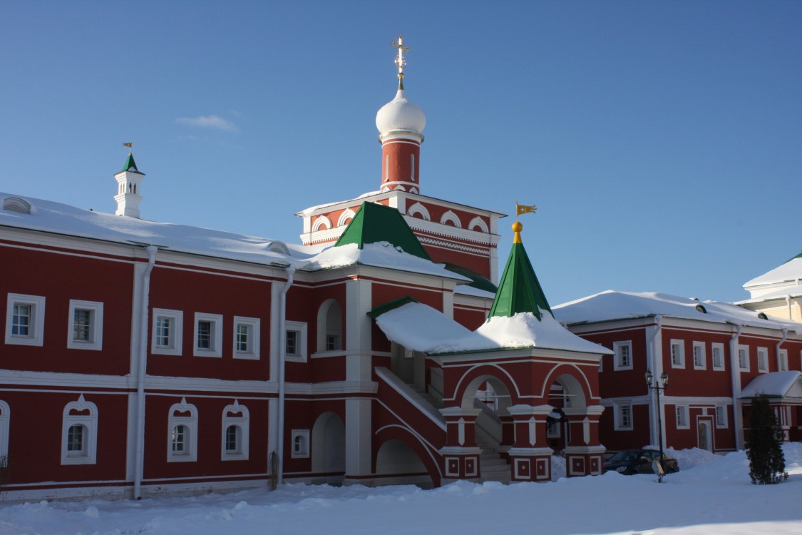 Луговой. Николо-Пешношский монастырь. Церковь Спаса Преображения. фасады