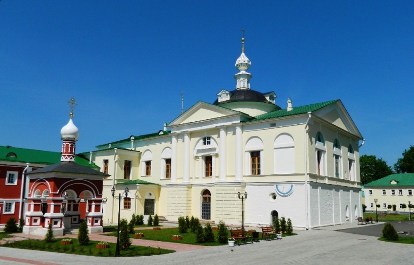 Николо-Пешношский монастырь. Церковь Сретения Господня в трапезном корпусе, Луговой (Дмитровский городской округ, Московская область). фасады