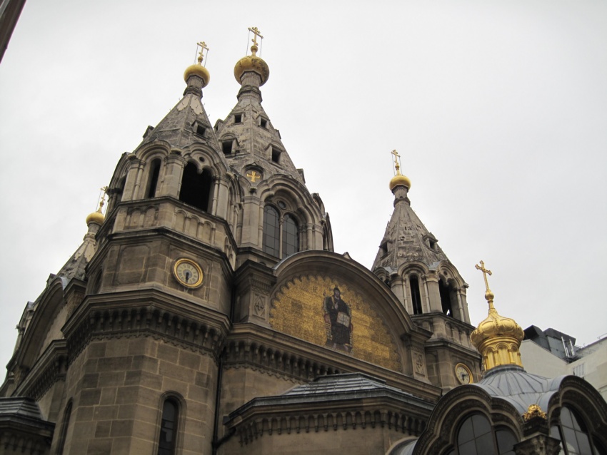 Париж. Кафедральный собор Александра Невского. общий вид в ландшафте