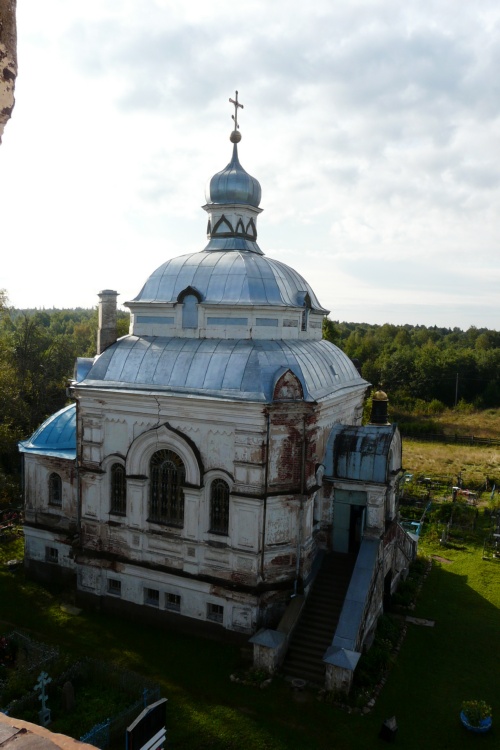 Церковь Георгия Победоносца, Матвеево (Спировский район, Тверская область). фасады, Георгиевская церковь. Вид с колокольни Преображенской церкви.
