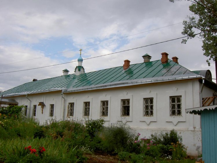 Успенский Колоцкий монастырь. Домовая церковь Елисаветы Феодоровны в келейном корпусе, Колоцкое (Можайский городской округ, Московская область). фасады