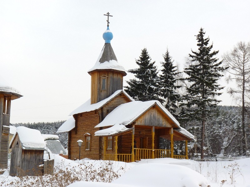 Овсянка. Церковь Иннокентия, епископа Иркутского. общий вид в ландшафте